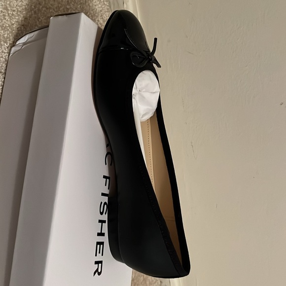 NWT Marc Fisher Ballet Flats - Picture 5 of 8